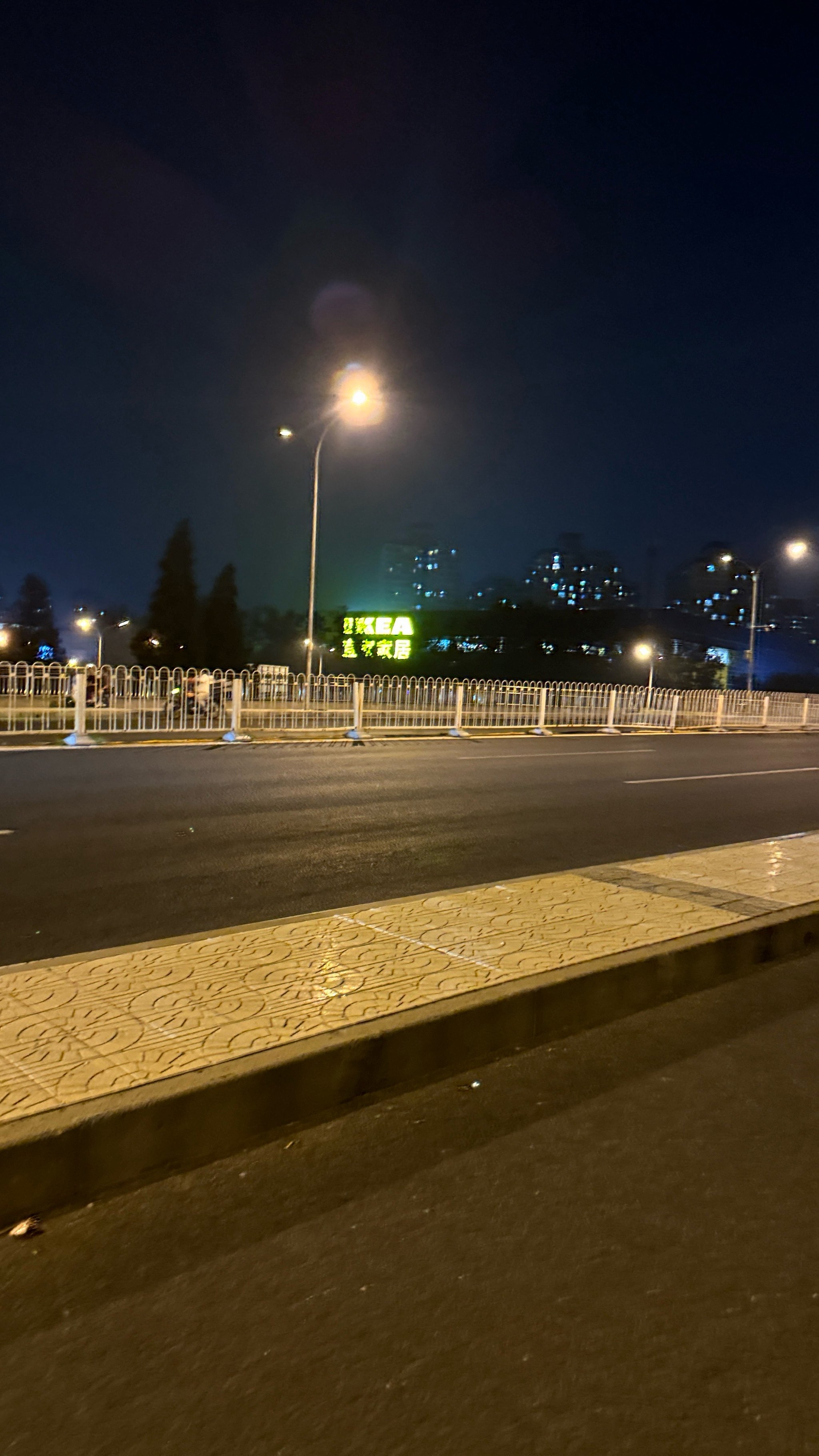 爱游戏官方-城市挑战极限跑，夜色之中尽情释放热情的简单介绍