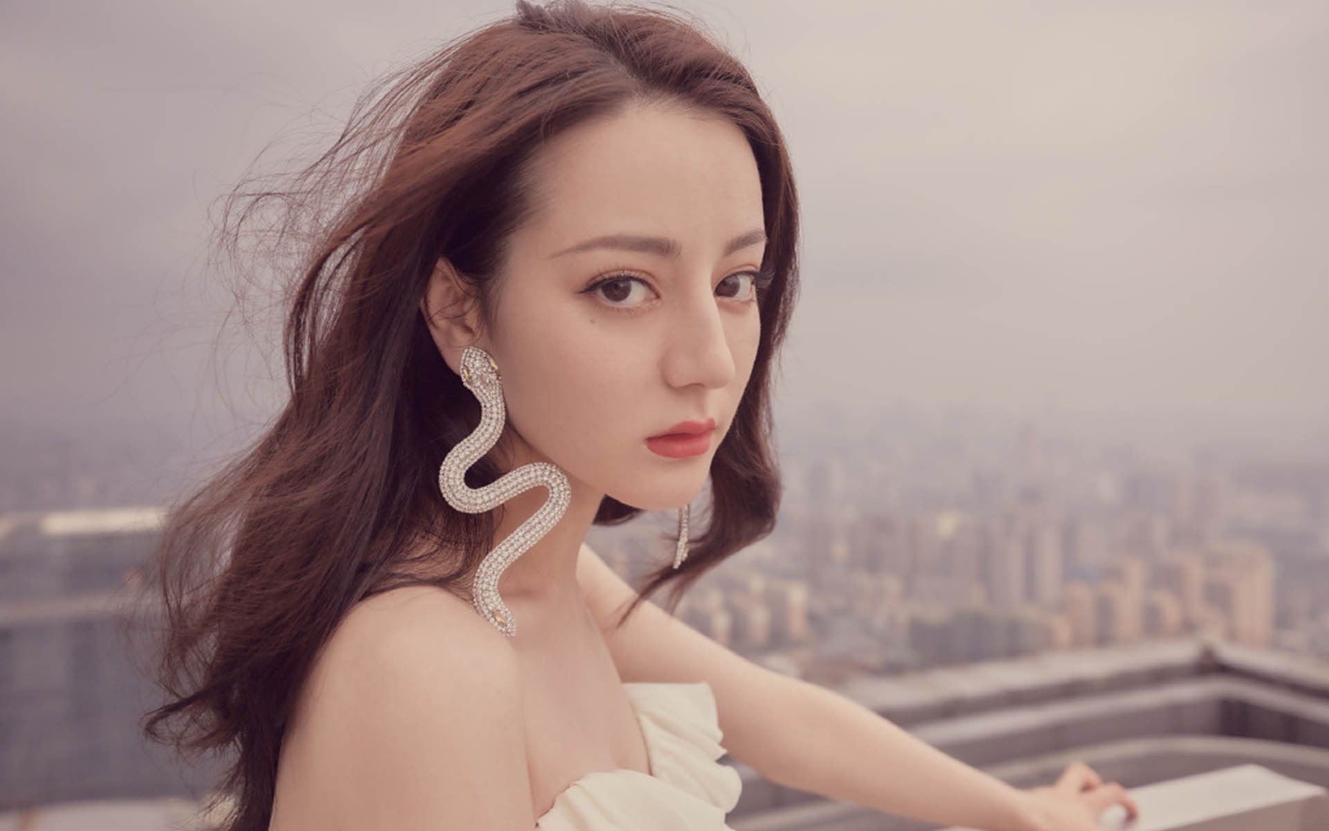 爱游戏综合娱乐-赛后精彩回顾：多次惊险瞬间令人心跳加速！，赛后集锦